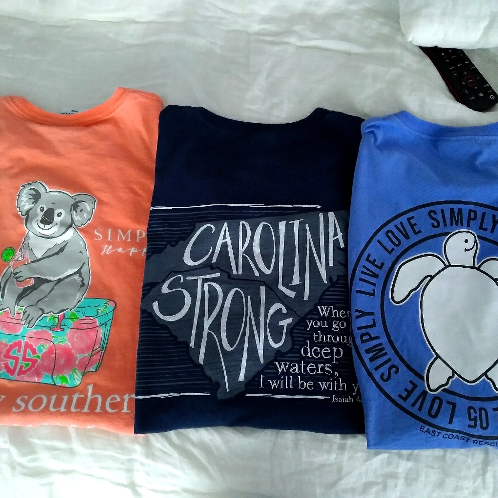 Women's Simply Southern tee lot size large